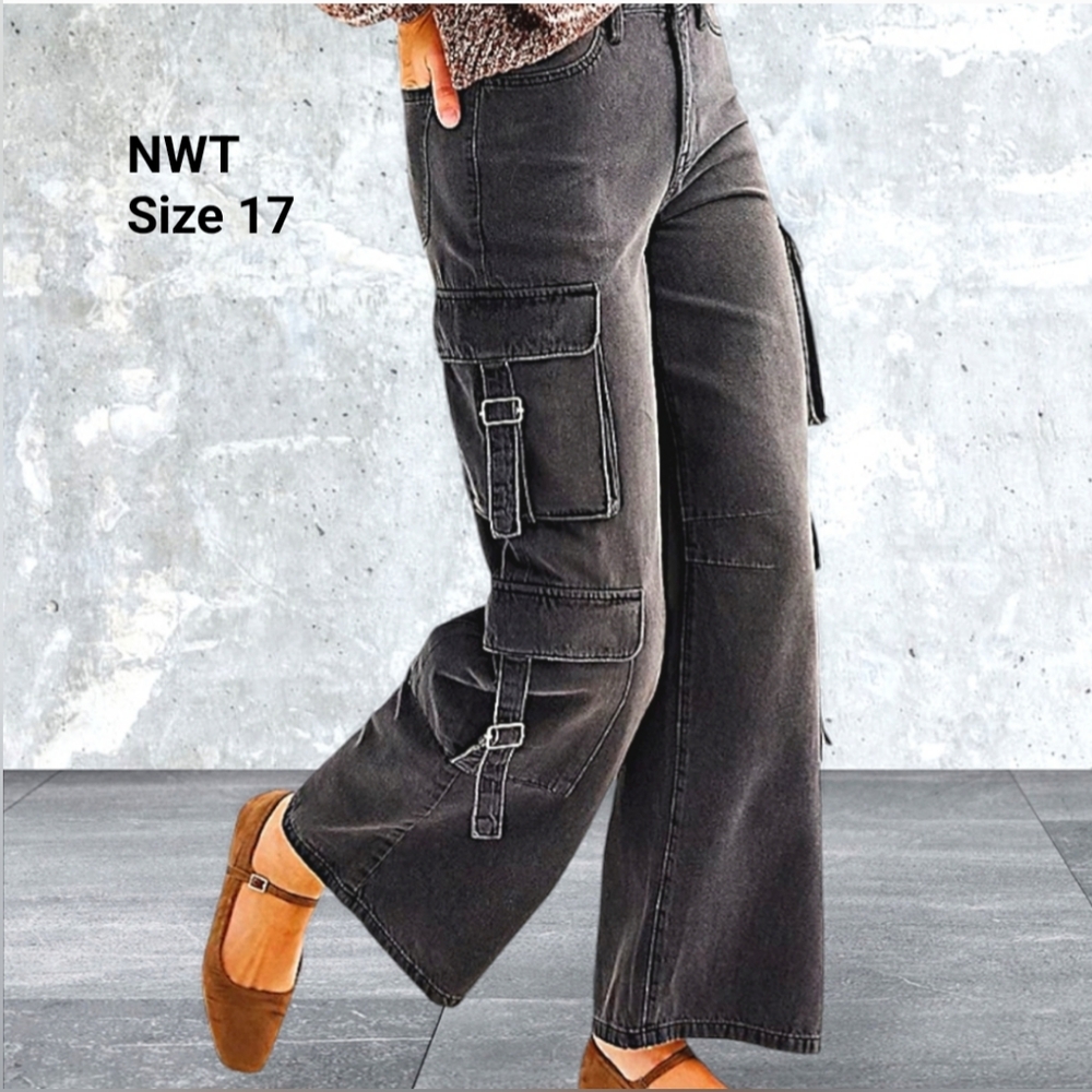 NWT Sz 17 Wide Leg 8 Pocket Straight Leg Cargo Jeans Black Wash ONLY